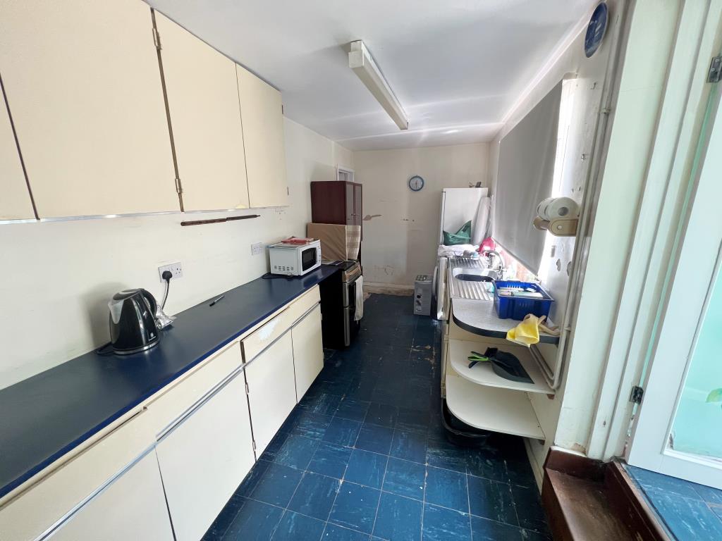 Lot: 55 - THREE-BEDROOM COTTAGE FOR IMPROVEMENT ON FIFTH OF AN ACRE PLOT WITH POTENTIAL -